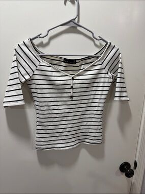 Liz & Co. White/Black Striped Short-Sleeve Henley Top